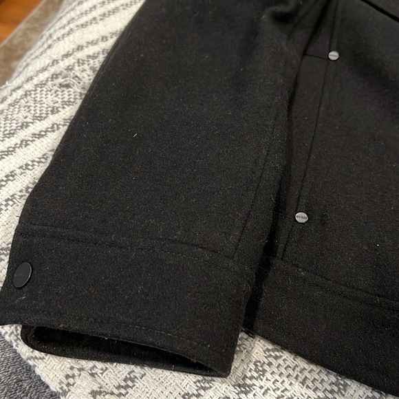 Guess men’s coat, size L - Picture 3 of 4